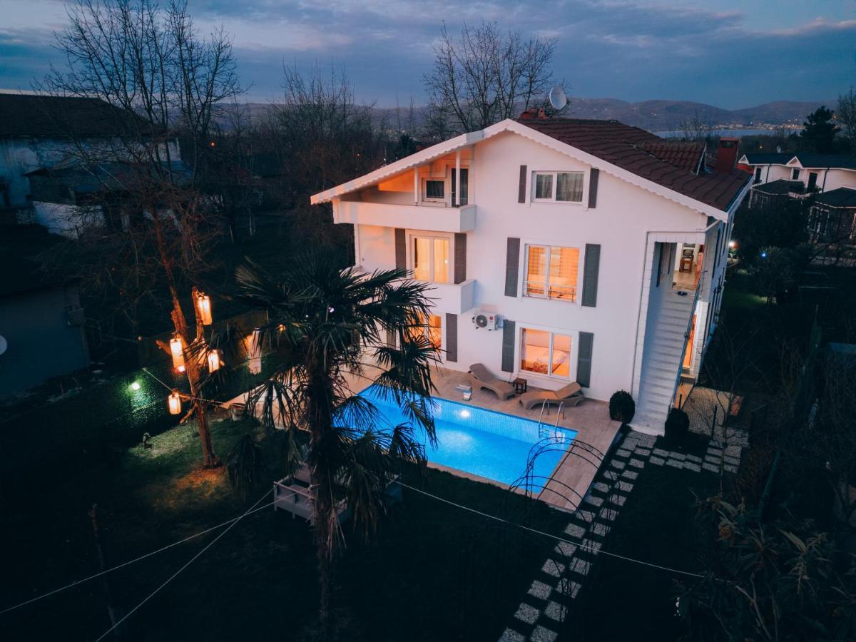Villa Atlas Muhafazakar Havuzlu, Mustakil Genis Bahceli Sapanca Exterior photo